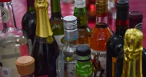 ONG y legisladores piden advertir sobre riesgo de cáncer en botellas de bebidas alcohólicas