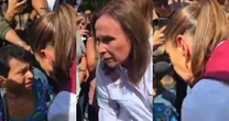 Ante Sheinbaum en Veracruz, mujer señala a Nahle por prometer ayuda y no cumplir