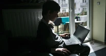 Las redes sociales prometen proteger a menores, pero sus controles fallan