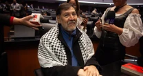 Fernández Noroña pide licencia para viajar a Palestina
