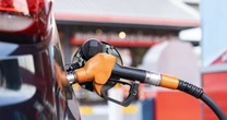 Por qué tu auto tiene la tapa de gasolina del lado izquierdo o derecho