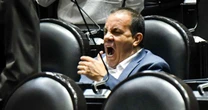 Exhiben a Cuauhtémoc Blanco jugando pádel durante sesión de diputados: “¡Ponga atención!”