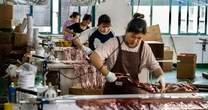 México espera  la jornada laboral de 40 horas, pero en China siguen el camino opuesto bajo la extrema idea del "996"
