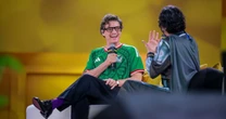 La tendencia de la temporada: cómo llevar el jersey de tu equipo fuera de la cancha