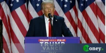Tassi Fed, Trump insulta di nuovo Powell: “una testa vuota”. E sbandiera risparmi USA con tagli