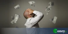 Il dollaro crolla come un sasso. «Un’opportunità unica» per l’UE