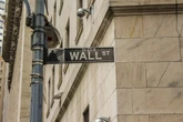 Mercati USA: valutazioni elevate, fondamentali solidi e rischi di esecuzione