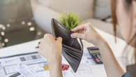 Se guadagni meno di €1.103 netti al mese sei a rischio povertà. Cosa dicono i dati ISTAT