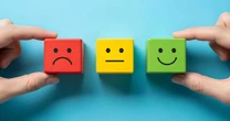 「私だけは他人の意見に流されない」と考える人ほど実は影響を受けやすい……学歴や収入が高い人ほど要注意？！