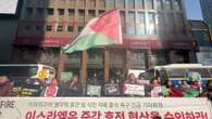 Miembros de Action4Palestine Korea se concentran frente a la Embajada de Israel en Seúl