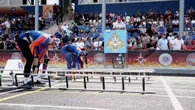 Bomberos rusos participan en una competición deportiva para mostrar sus aptitudes