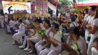 Ritual en la víspera del festival que rinde culto a los nueve dioses menores del taoísmo en Tailandia