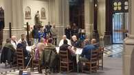 El papa desayuna con las personas sin hogar en la parroquia de San Gilles en Bélgica