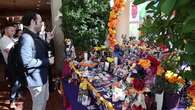 Con altar del Día de Muertos, la Casa Blanca honra familiares difuntos de empleados y visitantes