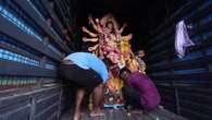 Devotos hindúes finalizan el festival Durga Puja en Bangladés