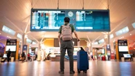 Top airlines rake in $33B from bag fees