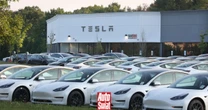 Presja ma sens. Tesla po cichu zamontowała w swoich dźwignię za kierownicą