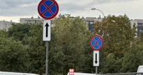 Uwaga na te tabliczki przy popularnym znaku. Strzałka może być myląca