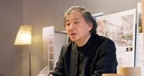 世界的建築家・坂茂さんが国内外に革新的な建築をつくり、被災者支援に奔走する理由