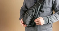 《オロビアンコ登場がきっかけ？》ダサいと議論を呼ぶ「ボディバッグ」はどうやって男性の定番バッグに上り詰めたのか