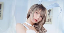 「無造作に置かれた手が邪魔ですっ…！」トップコスプレイヤー・えなこ《純白バニーガールのあざとショット》にファン衝撃