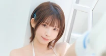 「反則級の超キワドいポーズにメロメロ」トップコスプレイヤー・えなこ《超大胆な水色ビキニSHOT》にSNS大歓喜