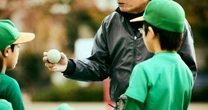 「大阪の少年野球チーム」でなぜか「5人の巨人選手」が野球教室を開催…その裏にいた「保護者」の職業
