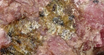 愛知県の鉱山から新鉱物「堀石」を発見…『楽しい鉱物図鑑』の著者・堀秀道氏の名を冠する鉱物が教えてくれる「鉱物の不思議」
