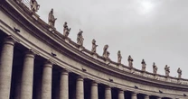 教皇の「帰還」とローマ市総督に下した「峻烈な恥辱の刑」…オットーの南イタリア進出により現前した大敵「ビザンツ帝国」との対峙