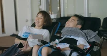車椅子や人工呼吸器を使う子どもたちが、医師に「無理」と言われた無人島へ。旅の後に起きたこと