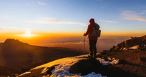 「無謀な登山」が後を絶たないワケ…山登りで得られる「強い覚醒」、でも規制はできない難しさ