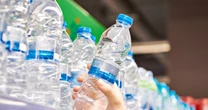 ペットボトルはプラスチック資源？乳酸系飲料の容器は？ごみ清掃芸人滝沢秀一に聞いたプラスチックの「分類」