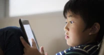 「スマホ１日２時間条例」は必要か？　世界の潮流から取り残される日本と、市の担当者が明かす【立案側の言い分】