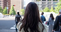 「おっぱい出てるかぁ？」授乳覗きをやめない実父に吐き気…大好きだった父親の「耐えがたい奇行」