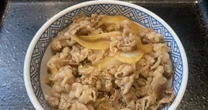 吉野家公認「日本一牛丼がうまい店」が豊洲にあった…噂の有楽町超え？半世紀つづく《肉盛り実技グラチャン》の全貌