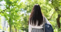 スポンサーの膝の上にまたがって…「ジュニアアイドルの娘」を持つ父親が「売れるため」に行った「ありえない接待」