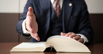 明治から続く裁判官と検察官の「知られざる格差」…なぜ弁護士はいつも後回しにされるのか