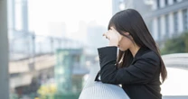 外資系に転職して給与は2倍になったが…43歳妻が駅で目撃した、大学時代からの憧れの夫の「衝撃の姿」