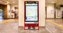 「日本ならでは」広告代理店と鉄道会社のすごい試み…電車の「顔」をモチーフにした「駅の案内地図」