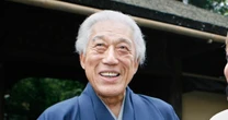 正座を敬遠して若者が入らない…!茶道「裏千家」で会員数が減少…「偉大な父」千玄室氏を継いだ16代家元は組織を立て直せるか