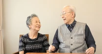 認知症になっても「奥行きのある会話」をしたい。「認知症医療の第一人者」の娘が、父との関わりから気づいたこと