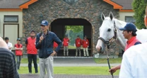 「ゴールドシップは日高で生まれた馬です」故・岡田繁幸総帥が言い放った”種牡馬獲得”の「口説き文句」…”社台に対抗するため”  総帥の熱意に応えたオーナーの「決断」