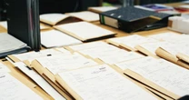 信じられない！　「企業との連絡はFAX」「メールも紙で保存」…超・保守的な田舎の役場のリアル
