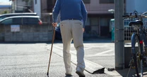 80代の認知症、身寄りもお金もない男性の「住む場所」は…77歳母の「新しい仕事」で見えた日本の現実