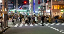 【校閲クイズ】「年内最終日。仕事を終えて駅ヘ向かう私たちは、いつもに増して上機嫌だった」。 この文章のどこが誤っているか、分かりますか……？