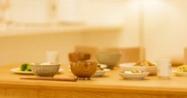 「ぼくにもご飯ちょうだい」37歳主婦がリビングに居座る小1の「息子の友達」に頭を悩ませるワケ