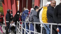 US weekly jobless claims dip below 400,000