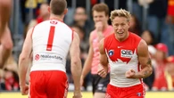 Isaac Heeney puts on a show as Swans smash Suns