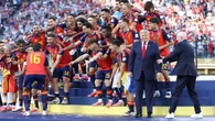Donald Trump lingers to stay in Spain’s famous trophy shot