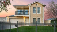 Family holds their ground to stave off hungry bidders with $1.17m win